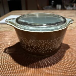 Pyrex #473-B Woodland Brown 1 liter Round Casserole w/Pyrex Lid #470-C. Era 1978